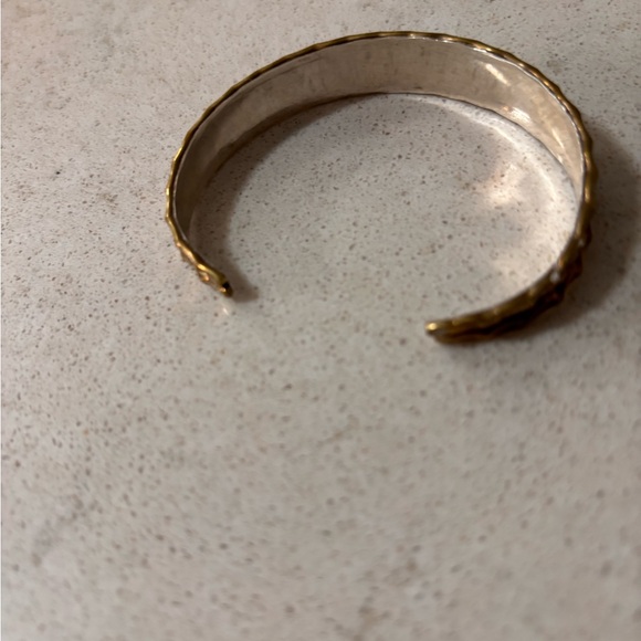 Chic Two-Tone Bangle Set - Picture 4 of 13